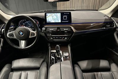 BMW Seria 5 520d xDrive Luxury Line