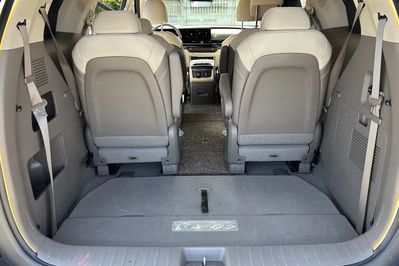 Kia Carnival Signature 9os.