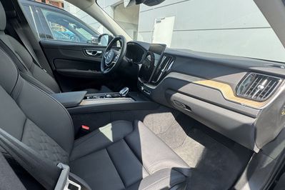 Volvo XC60 B5 B AWD Plus Dark
