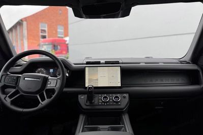 Land Rover Defender 110 D300 X-Dynamic HSE