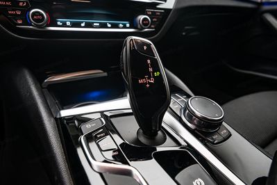 BMW Seria 5 520d xDrive Sport Line