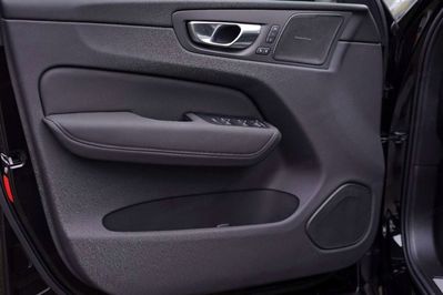 Volvo XC60 B5 AWD Plus Black Edition