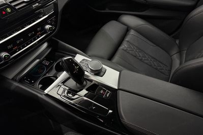 BMW Seria 5 520i mHEV aut