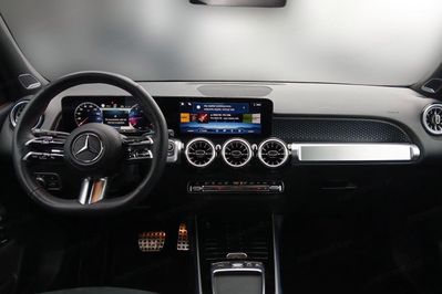 Mercedes GLB 220 mHEV 4-Matic AMG Line 8G-DCT 7- osobowy