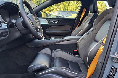 Volvo S60 T8 AWD Plug-In Hybrid Polestar Engineered