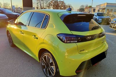 Peugeot 208 Allure e-DCS6  1.2 mHEV