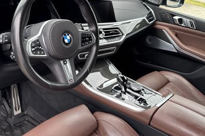 BMW X5 M50i