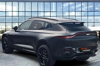 Aston Martin DBX V8