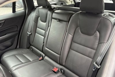 Volvo V60 B4 B Plus Dark