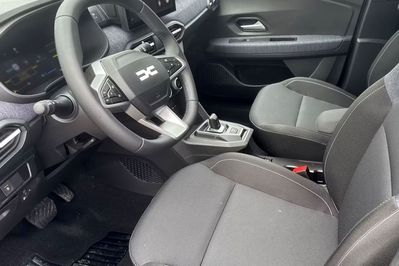 Dacia Jogger Expression 7-miejsc 1.8 Full Hybrid