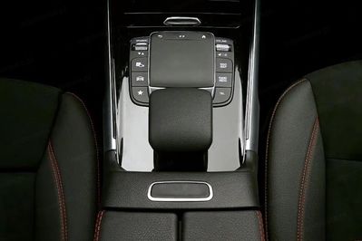 Mercedes GLB 200 4-Matic AMG Line 8G-DCT