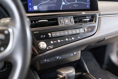 Lexus ES 300h Business Edition