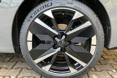 Peugeot 308 GT Exclusive S&S e-DCS6 1.2 mHEV