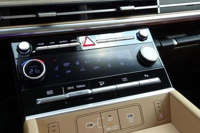 Hyundai Santa Fe 1.6 T-GDI HEV Platinum 4WD aut 5os.
