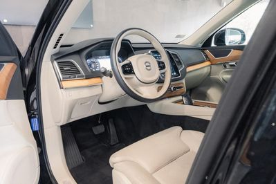 Volvo XC90 B5 D AWD Momentum Pro
