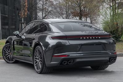 Porsche Panamera 4 E-Hybrid