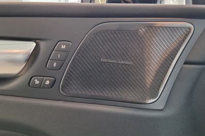 Volvo XC60 T6 Plug-In Hybrid AWD Plus Dark
