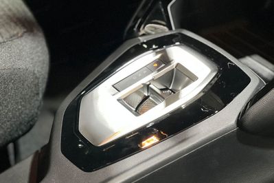 Peugeot 2008 Edition e-DCS6 PureTech mHEV