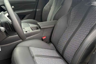 Peugeot 408 Allure S&S e-DCS6 1.2 PureTech mHEV