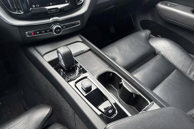 Volvo XC60 B4 B Plus Dark