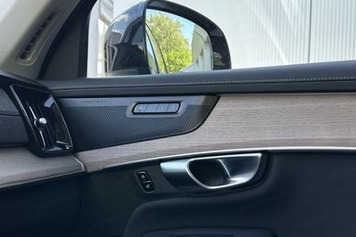Volvo XC90 T8 AWD Plug-In Hybrid Plus Dark 7os