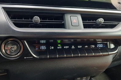 Lexus UX 300h F Sport Design