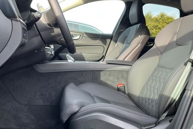 Volvo XC60 B5 B AWD Plus Dark