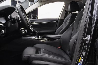 BMW Seria 5 530e xDrive Luxury Line aut