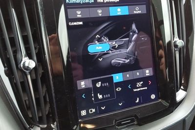 Volvo XC60 T6 Plug-In Hybrid AWD Plus Dark aut