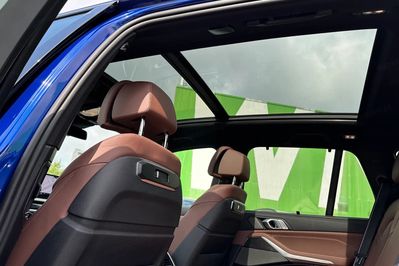 BMW X5 M60i