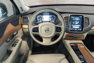 Volvo XC90 B5 D AWD Momentum Pro
