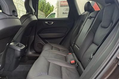 Volvo XC60 B5 B AWD Plus Dark aut