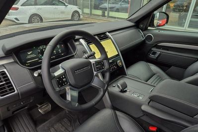 Land Rover Discovery P300 Dynamic SE