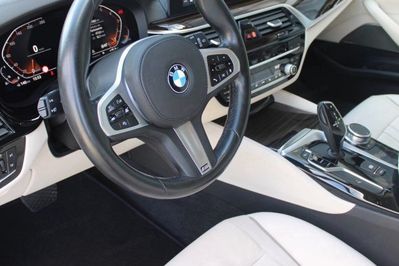 BMW Seria 5 Touring 530i xDrive Luxury Line