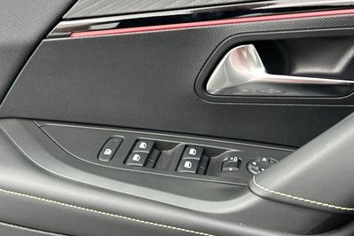 Peugeot 2008 GT 1.2 PureTech EAT8