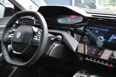 Peugeot 408 Allure e-DCS 1.2 mHEV