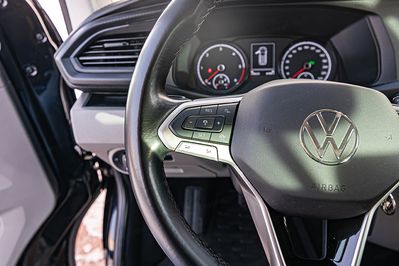 Volkswagen Caravelle T6.1 L2H1 AT