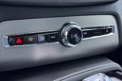 Volvo XC90 T8 AWD Plug-In Hybrid Ultra Dark 7os