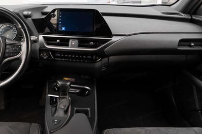 Lexus UX 300h Business