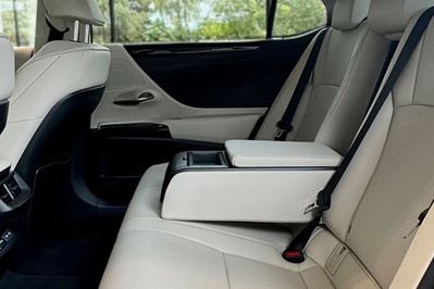 Lexus ES 300h Business Edition 2.5 E-CVT