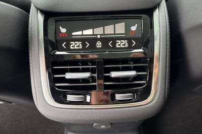 Volvo XC90 T8 AWD Plug-In Hybrid Ultra Black Edition 7os