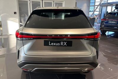 Lexus RX 450h+ Omotenashi