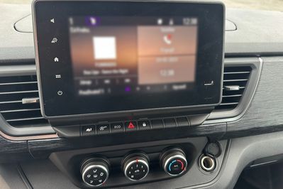 Renault Trafic L2H1 Extra AT9