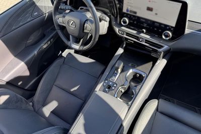 Lexus RX 450h+ Omotenashi 2.5 Hybrid Plug-in