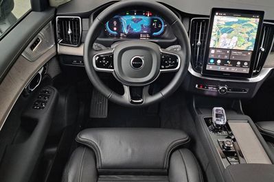 Volvo XC90 T8 AWD Plug-In Hybrid Ultra Dark 7os