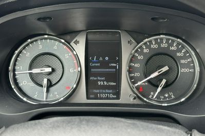 Toyota HiLux Double Cab DLX 4x4