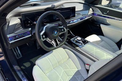 BMW Seria 7 M760e PHEV xDrive sport-aut