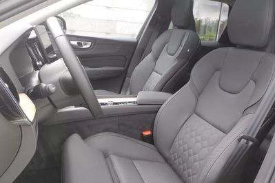 Volvo XC60 B5 B AWD Plus Dark