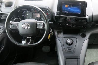 Toyota Proace City Verso 1.2 d-4T Family