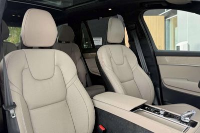 Volvo XC90 B5 AWD Ultra Bright